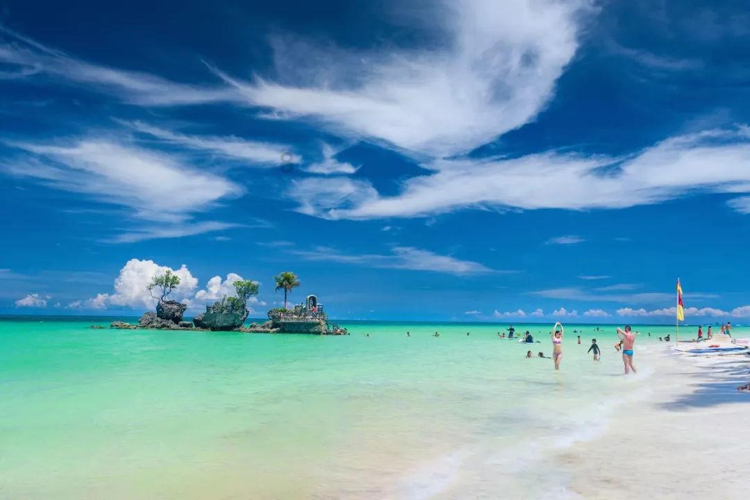 夏季热带海滩逃生