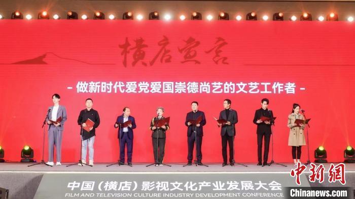 又崩了,肖战剪纸寓意明显,2个细节见人品