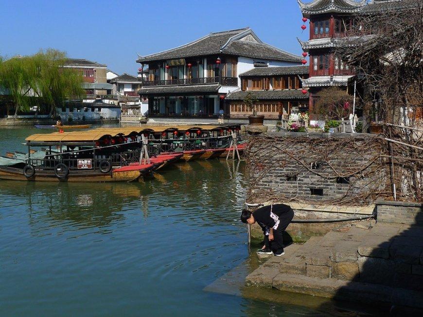 徐州云龙山挂春联迎新年，“仪式感”满满